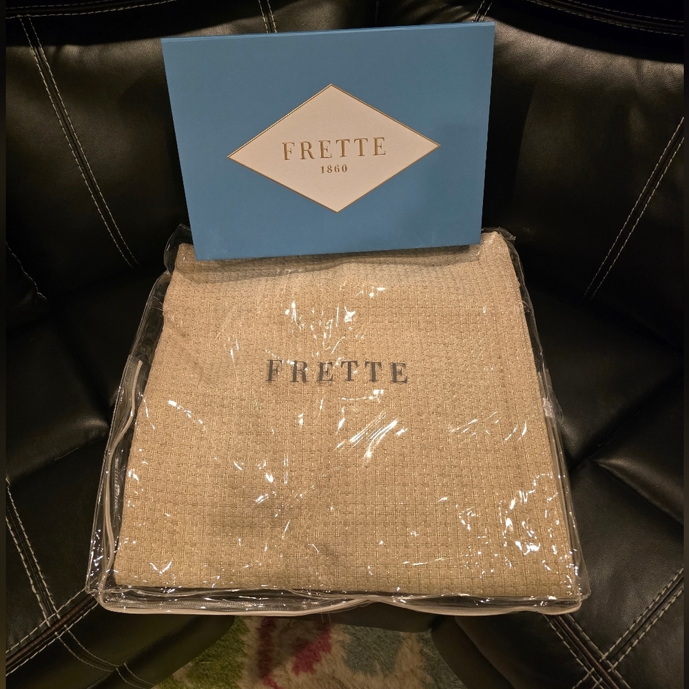 One In STOCK! Frette Luxe Luminescent Tweeds Savage Beige Throw Retail 2,950 Eur - Picture 6 of 13